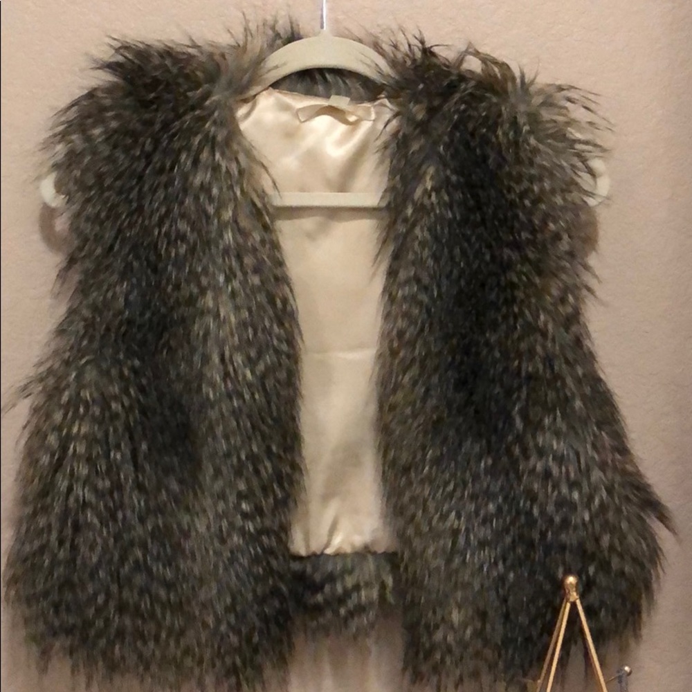 Jenny Han Beautiful Faux Fur vest XS